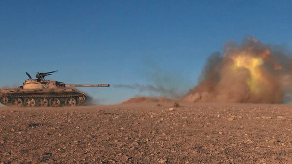 This image posted online on Dec. 10, 2016, by Daesh supporters on an anonymous photo sharing website, purports to show a tank operated by Daesh terrorists firing at Syrian troops east of Palmyra in Homs provence, Syria This image posted online on Dec. 10, 2016, by Daesh supporters on an anonymous photo sharing website, purports to show a tank operated by Daesh terrorists firing at Syrian troops east of Palmyra in Homs provence, Syria - Sputnik International