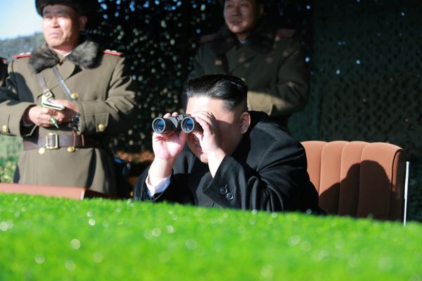 North Korean leader Kim Jong Un guides the combat drill of the service personnel of the special operation battalion of KPA Unit 525 in this undated photo released by North Korea's Korean Central News Agency (KCNA) in Pyongyang on December 11, 2016 - Sputnik International