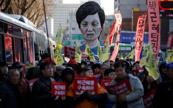 An effigy of South Korean President Park Geun-hye is seen behind people marching towards the Presidential Blue House during a protest calling for South Korean President Park Geun-hye to step down in central Seoul, South Korea, December 10, 2016 An effigy of South Korean President Park Geun-hye is seen behind people marching towards the Presidential Blue House during a protest calling for South Korean President Park Geun-hye to step down in central Seoul, South Korea, December 10, 2016 - Sputnik International