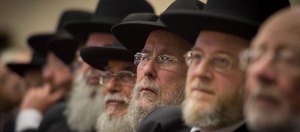 Rabbis and members of the Orthodox Jewish community attend the Installation of Chief Rabbi Ephraim Mirvis as the 11th Chief Rabbi of the United Hebrew Congregations of the UK and the Commonwealth during a ceremony at the St John's Wood Synagogue in north London on Spetember 1 2013. Rabbis and members of the Orthodox Jewish community attend the Installation of Chief Rabbi Ephraim Mirvis as the 11th Chief Rabbi of the United Hebrew Congregations of the UK and the Commonwealth during a ceremony at the St John's Wood Synagogue in north London on Spetember 1 2013. - Sputnik International