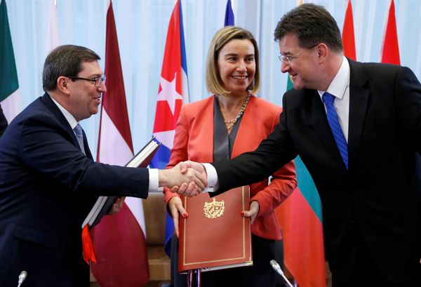 Cuba's Foreign Minister Bruno Rodriguez shakes hands with Slovakian Foreign Minister Miroslav Lajcak next to European Union foreign policy chief Federica Mogherini after signing a EU-Cuba Political Dialogue and Cooperation Agreement in Brussels, Belgium December 12, 2016 Cuba's Foreign Minister Bruno Rodriguez shakes hands with Slovakian Foreign Minister Miroslav Lajcak next to European Union foreign policy chief Federica Mogherini after signing a EU-Cuba Political Dialogue and Cooperation Agreement in Brussels, Belgium December 12, 2016 - Sputnik International