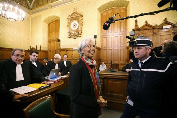 Managing Director of the International Monetary Fund (IMF) Christine Lagarde stands near her lawyer Patrick Maisonneuve (L) before the start of her trial about a state payout in 2008 to a French businessman, at the courts in Paris, France, December 12, 2016. Managing Director of the International Monetary Fund (IMF) Christine Lagarde stands near her lawyer Patrick Maisonneuve (L) before the start of her trial about a state payout in 2008 to a French businessman, at the courts in Paris, France, December 12, 2016. - Sputnik International