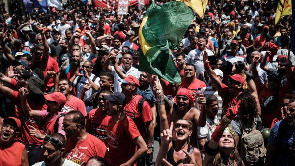 Protesters shout slogans during a public servants' demonstration against austerity measures in front of the Rio de Janeiro state Assembly (ALERJ), in Rio de Janeiro, Brazil, on December 12, 2016 - Sputnik International