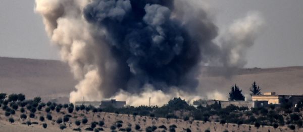 This picture taken from the Turkish Syrian border city of Karkamis in the southern region of Gaziantep, on August 24, 2016 shows smoke billows following air strikes by a Turkish Army jet fighter on the Syrian Turkish border village of Jarabulus during fighting against IS targets This picture taken from the Turkish Syrian border city of Karkamis in the southern region of Gaziantep, on August 24, 2016 shows smoke billows following air strikes by a Turkish Army jet fighter on the Syrian Turkish border village of Jarabulus during fighting against IS targets - Sputnik International