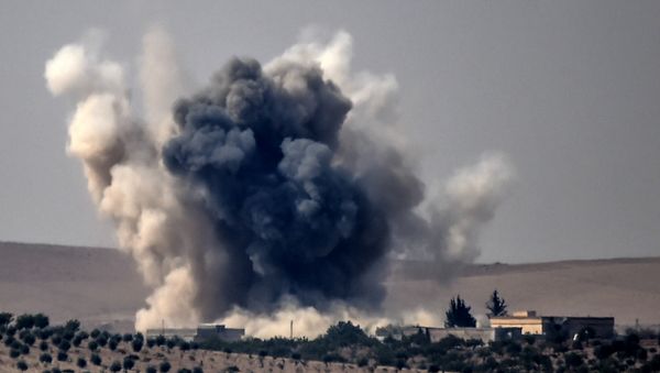 This picture taken from the Turkish Syrian border city of Karkamis in the southern region of Gaziantep, on August 24, 2016 shows smoke billows following air strikes by a Turkish Army jet fighter on the Syrian Turkish border village of Jarabulus during fighting against IS targets This picture taken from the Turkish Syrian border city of Karkamis in the southern region of Gaziantep, on August 24, 2016 shows smoke billows following air strikes by a Turkish Army jet fighter on the Syrian Turkish border village of Jarabulus during fighting against IS targets - Sputnik International