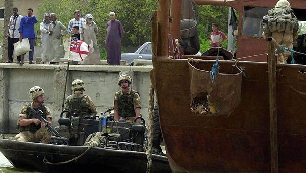 British Royal Marines of 'L' Company, 42 Commando, carrying out a river patrol to check boats on the Shat al Arab (File) - Sputnik International