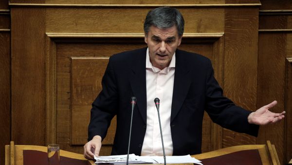 Greek Finance Minister Euclid Tsakalotos delivers a speech during a parliamentary session before a budget vote in Athens, Greece, December 10, 2016. Picture taken December 10, 2016 - Sputnik International