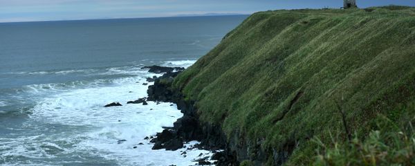 A lighthouse at the furthest end of the Yuzhno-Kurilsky cape on the Pacific coast on Kunashir Island of the Greater Kuril Ridge. - Sputnik International