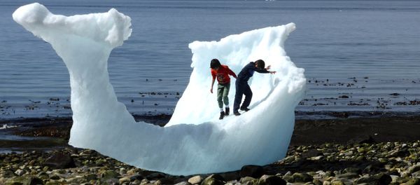 Children play amid icebergs on the beach in Nuuk, Greenland, June 5, 2016. Children play amid icebergs on the beach in Nuuk, Greenland, June 5, 2016. - Sputnik International