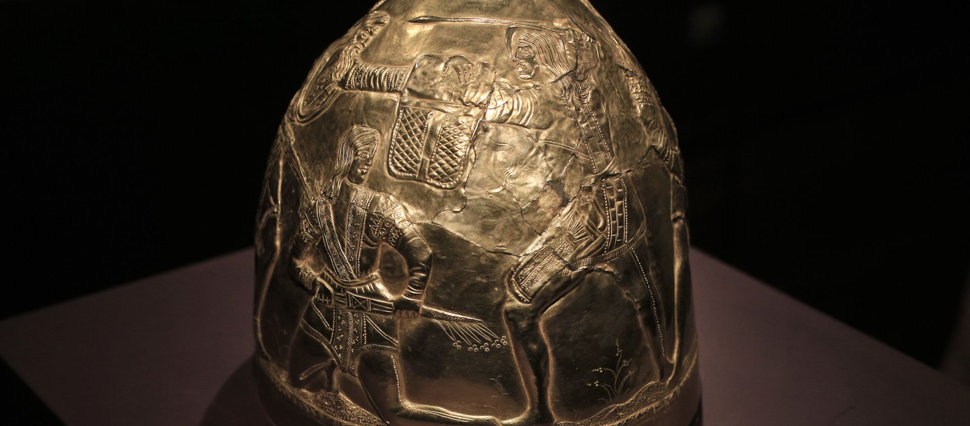 A Scythian gold helmet from the fourth century B.C. is displayed as part of the exhibit called The Crimea - Gold and Secrets of the Black Sea, at Allard Pierson historical museum in Amsterdam Friday April 4, 2014 A Scythian gold helmet from the fourth century B.C. is displayed as part of the exhibit called The Crimea - Gold and Secrets of the Black Sea, at Allard Pierson historical museum in Amsterdam Friday April 4, 2014 - Sputnik International, 1920, 16.09.2020