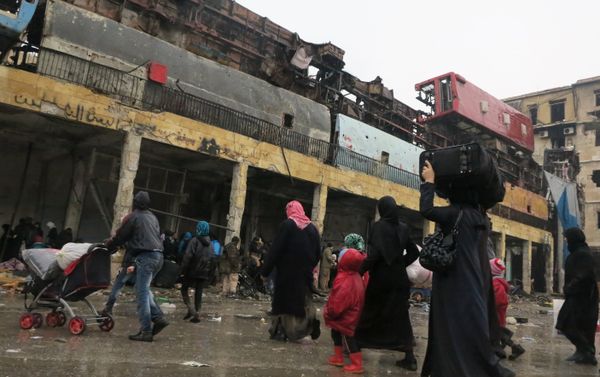 Refugees in the liberated district of eastern Aleppo Refugees in the liberated district of eastern Aleppo - Sputnik International