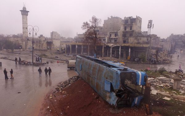 Residents in a liberated district in eastern Aleppo Residents in a liberated district in eastern Aleppo - Sputnik International