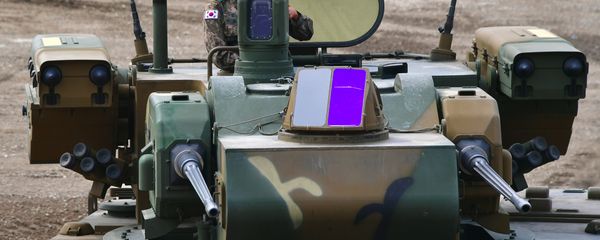 A South Korean soldier sits on the top of a K30 Biho, twin 30mm self-propelled anti-aircraft gun - Sputnik International