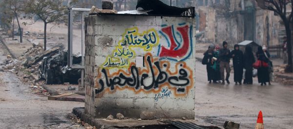People carry their belongings as they flee deeper into the remaining rebel-held areas of Aleppo, Syria December 13, 2016 - Sputnik International
