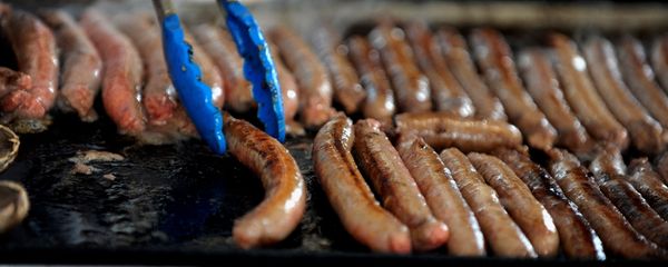 Sausages are cooked during the Guinness World Record attempt for the World's Longest Barbecue Marathon in Sydney on September 1, 2011. - Sputnik International