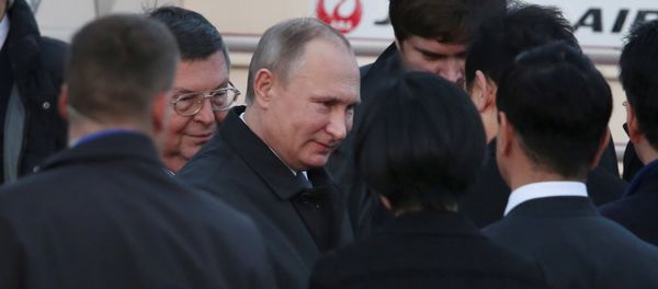 Russian President Vladimir Putin arrives at Yamaguchi Ube Airport in Ube, Japan, December 15, 2016. - Sputnik International