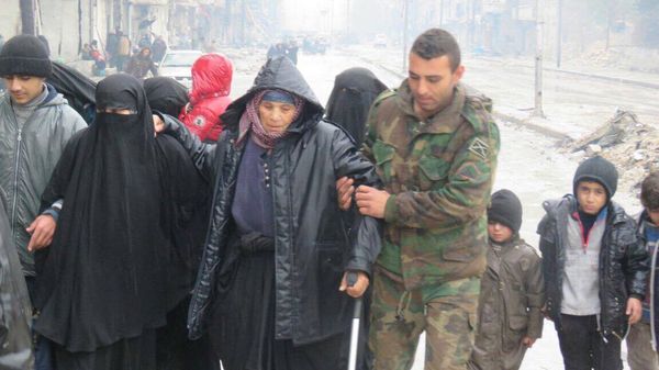 Syrian soldier helping a civilian woman Syrian soldier helping a civilian woman - Sputnik International