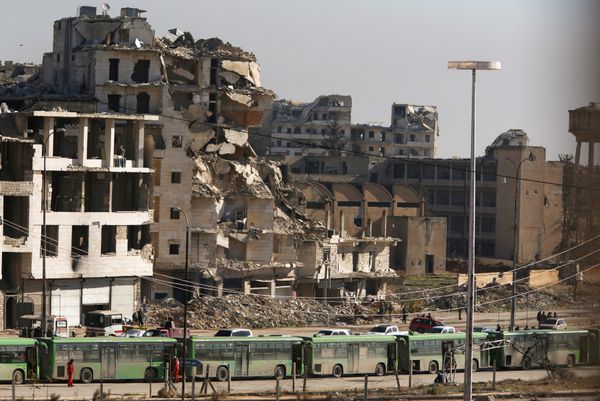 Buses are seen parked in Aleppo's government controlled area of Ramouseh, as they wait to evacuate civilians and rebels from eastern Aleppo, Syria December 15, 2016 - Sputnik International