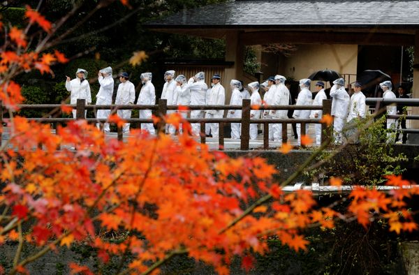 Police officers stand guard near the venue of the summit meeting between Japanese Prime Minister Shinzo Abe and Russian President Vladimir Putin, that will take place on December 15, in Nagato, Yamaguchi prefecture, Japan, December 14, 2016 Police officers stand guard near the venue of the summit meeting between Japanese Prime Minister Shinzo Abe and Russian President Vladimir Putin, that will take place on December 15, in Nagato, Yamaguchi prefecture, Japan, December 14, 2016 - Sputnik International