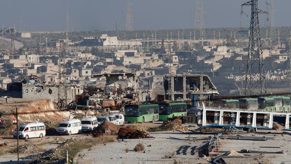 Ambulances and buses evacuating people drive out of a rebel-held part of Aleppo, Syria December 15, 2016. - Sputnik International