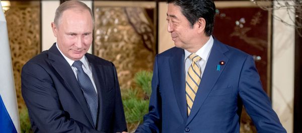 December 15, 2016. Russian President Vladimir Putin and Japanese Prime Minister Shinzo Abe, left, meet in Nagato, Yamaguchi Prefecture. - Sputnik International