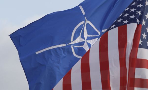 NATO and US flags wave in the wind outside NATO headquarters in Brussels. (File) - Sputnik International