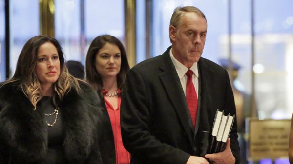 Rep. Ryan Zinke, right, R-Mont., arrives in Trump Tower, in New York - Sputnik International
