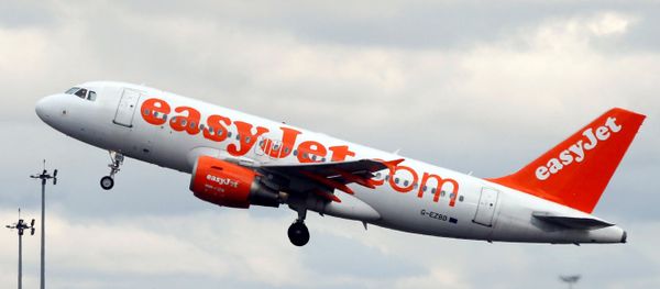 An EasyJet passenger aircraft makes its final approach for landing in Colomiers near Toulouse, Southwestern France, November 24, 2016. - Sputnik International