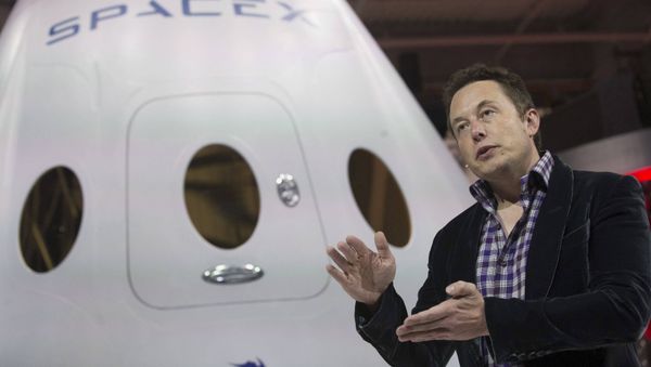 SpaceX CEO Elon Musk speaks after unveiling the Dragon V2 spacecraft in Hawthorne, California, US on May 29, 2014. - Sputnik International