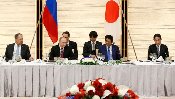 From left to right, Russian Foreign Minister Sergey Lavrov, President Vladimir Putin, Japanese Prime Minister Shinzo Abe and Foreign Minister Fumio Kishida attend a working lunch in Tokyo, Japan, Friday, Dec. 16, 2016. From left to right, Russian Foreign Minister Sergey Lavrov, President Vladimir Putin, Japanese Prime Minister Shinzo Abe and Foreign Minister Fumio Kishida attend a working lunch in Tokyo, Japan, Friday, Dec. 16, 2016. - Sputnik International