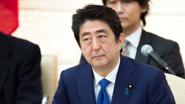 Shinzo Abe, Japan's prime minister, attends a working lunch with Vladimir Putin, Russia's president, (not pictured), at the prime minister's official residence in Tokyo, Japan, December 16, 2016. Shinzo Abe, Japan's prime minister, attends a working lunch with Vladimir Putin, Russia's president, (not pictured), at the prime minister's official residence in Tokyo, Japan, December 16, 2016. - Sputnik International