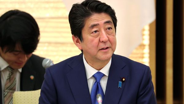 Shinzo Abe, Japan's prime minister, attends a working lunch with Vladimir Putin, Russia's president, (not pictured), at the prime minister's official residence in Tokyo, Japan, December 16, 2016. Shinzo Abe, Japan's prime minister, attends a working lunch with Vladimir Putin, Russia's president, (not pictured), at the prime minister's official residence in Tokyo, Japan, December 16, 2016. - Sputnik International