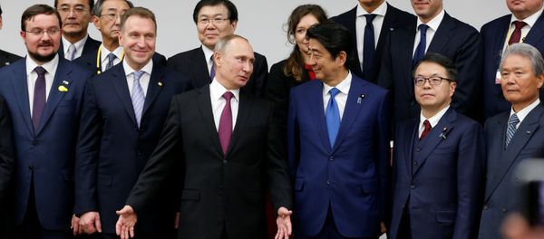 Russian President Vladimir Putin (3rd L) and Japanese Prime minister Shinzo Abe (3rd R) attend a Japanese-Russian business dialogue meeting in Tokyo, Japan, December 16, 2016. Russian President Vladimir Putin (3rd L) and Japanese Prime minister Shinzo Abe (3rd R) attend a Japanese-Russian business dialogue meeting in Tokyo, Japan, December 16, 2016. - Sputnik International