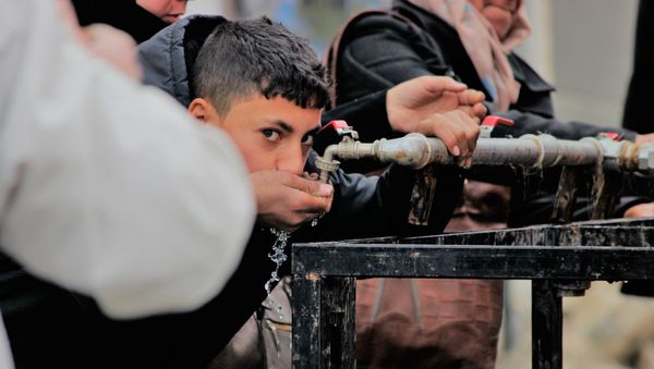 Hanano, East Aleppo. Clean water freely available post SAA liberation from Nusra Front Occupation - Sputnik International