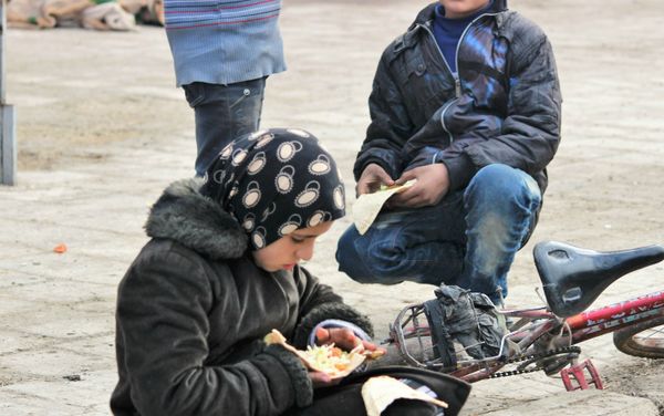 Child eating food being provided by the Syrian Government and Russia humanitarian organisations. Hanano, East Aleppo Child eating food being provided by the Syrian Government and Russia humanitarian organisations. Hanano, East Aleppo - Sputnik International