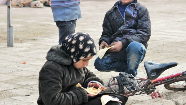Child eating food being provided by the Syrian Government and Russia humanitarian organisations. Hanano, East Aleppo Child eating food being provided by the Syrian Government and Russia humanitarian organisations. Hanano, East Aleppo - Sputnik International