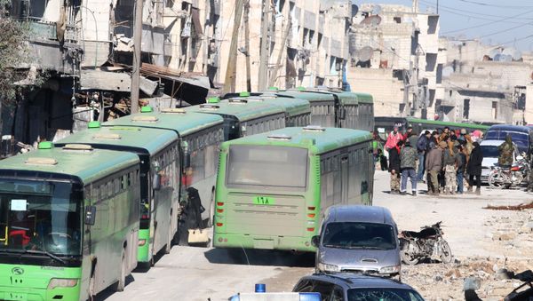 People get on buses to be evacuated from al-Sukkari rebel-held sector of eastern Aleppo, Syria December 15, 2016. People get on buses to be evacuated from al-Sukkari rebel-held sector of eastern Aleppo, Syria December 15, 2016. - Sputnik International