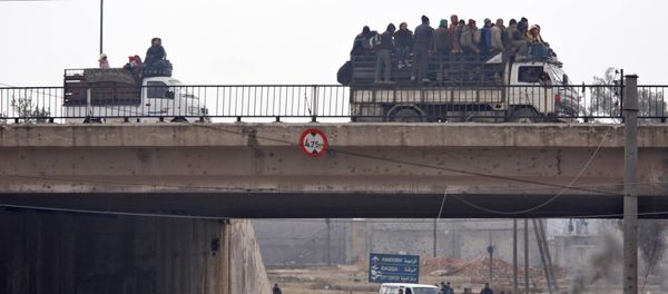 Evacuees from rebel-held eastern Aleppo ride on pick-up trucks along the government-held area of al-Ramousah bridge, Syria December 16, 2016. Evacuees from rebel-held eastern Aleppo ride on pick-up trucks along the government-held area of al-Ramousah bridge, Syria December 16, 2016. - Sputnik International