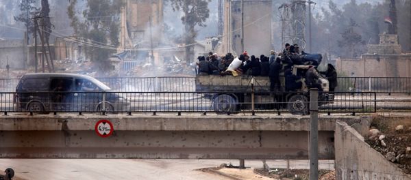 Evacuees from rebel-held eastern Aleppo ride on pick-up trucks along the government-held area of al-Ramousah bridge, Syria December 16, 2016. Evacuees from rebel-held eastern Aleppo ride on pick-up trucks along the government-held area of al-Ramousah bridge, Syria December 16, 2016. - Sputnik International