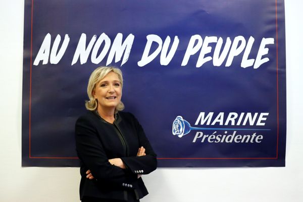 France's far-right National Front (FN) leader Marine Le Pen poses in front of a poster for her 2017 French presidential election campaign as she inaugurates her party campaign headquarters L'Escale in Paris, France, November 16, 2016. - Sputnik International
