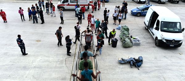Over 140 migrants and refugees, mainly from Nigeria, Ghana, Senegal and Sierra Leone, Augusta harbour in eastern Italy (file) - Sputnik International