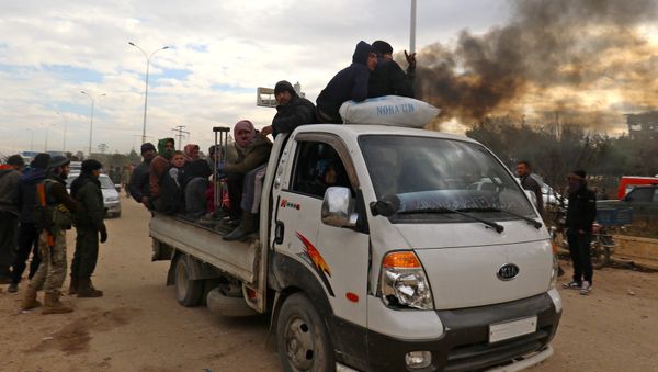 Evacuees from rebel-held eastern Aleppo, arrive to an area on the western edge of Aleppo city which is held by insurgents, Syria December 16, 2016. - Sputnik International