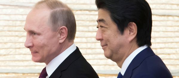 Vladimir Putin, Russia's president, and Shinzo Abe, Japan's prime minister, arrive for a working lunch at the prime minister's official residence in Tokyo, Japan, on Friday, Dec. 16, 2016. Vladimir Putin, Russia's president, and Shinzo Abe, Japan's prime minister, arrive for a working lunch at the prime minister's official residence in Tokyo, Japan, on Friday, Dec. 16, 2016. - Sputnik International