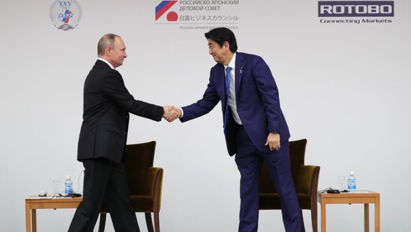 December 16, 2016. Russian President Vladimir Putin and Japanese Prime Minister Shinzo Abe, right, during a joint Russia-Japan business forum in Tokyo. - Sputnik International