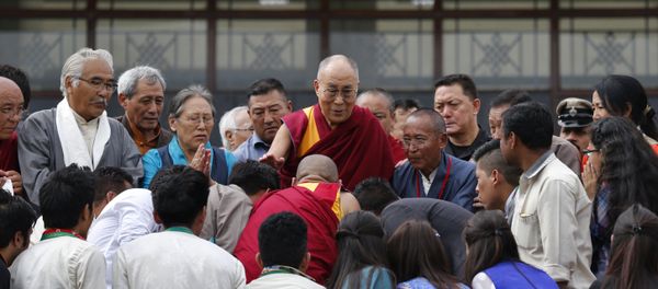 Devotees greet Tibetan spiritual leader, the Dalai Lama, center, during an event to inaugurate the Dalai Lama Institute for Higher Education, on the outskirts of Bangalore, India, Wednesday, Dec.14, 2016. Devotees greet Tibetan spiritual leader, the Dalai Lama, center, during an event to inaugurate the Dalai Lama Institute for Higher Education, on the outskirts of Bangalore, India, Wednesday, Dec.14, 2016. - Sputnik International