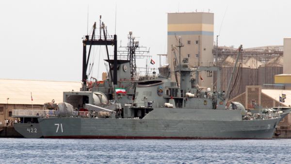 Iranian military ships frigate Alvand (R) and light replenishment ship Bushehr  - Sputnik International