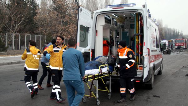 A wounded man is carried to an ambulance after a bus was hit by an explosion in Kayseri, Turkey, December 17, 2016. A wounded man is carried to an ambulance after a bus was hit by an explosion in Kayseri, Turkey, December 17, 2016. - Sputnik International