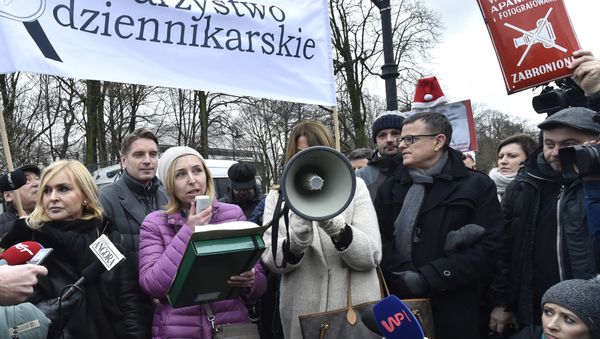 In this Thursday, Dec. 15, 2016 photo a protester raises a communist-era sign reading Photographing Forbidden, during a journalists protest in front of the parliament in Warsaw, Poland, against the ruling Law and Justice party plans to impose new rules starting Jan. 1 that would drastically limit reporters' access in parliament - Sputnik International