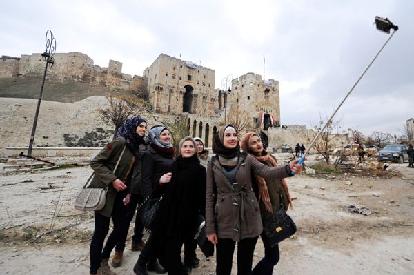 Women take a selfie outside Aleppo's historic citadel, in the government controlled area of the city, Syria December 17, 2016 Women take a selfie outside Aleppo's historic citadel, in the government controlled area of the city, Syria December 17, 2016 - Sputnik International