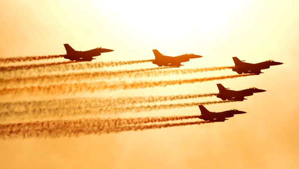 South Korean air force KF-16 jets perform a fly-by at the Seoul International Aerospace and Defence Exhibition 2009 at a military airport in Seongnam, south of Seoul on October 23, 2009 - Sputnik International